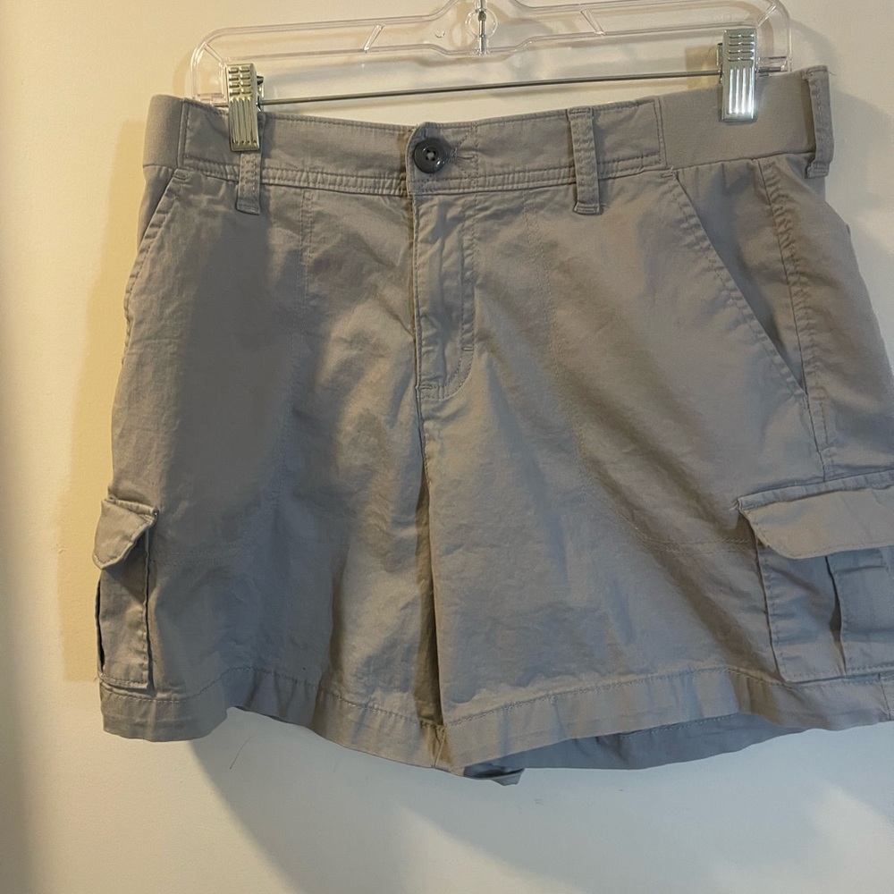 Two pairs Lee Cargo Shorts (one Khaki, one Gray) - Picture 2 of 4